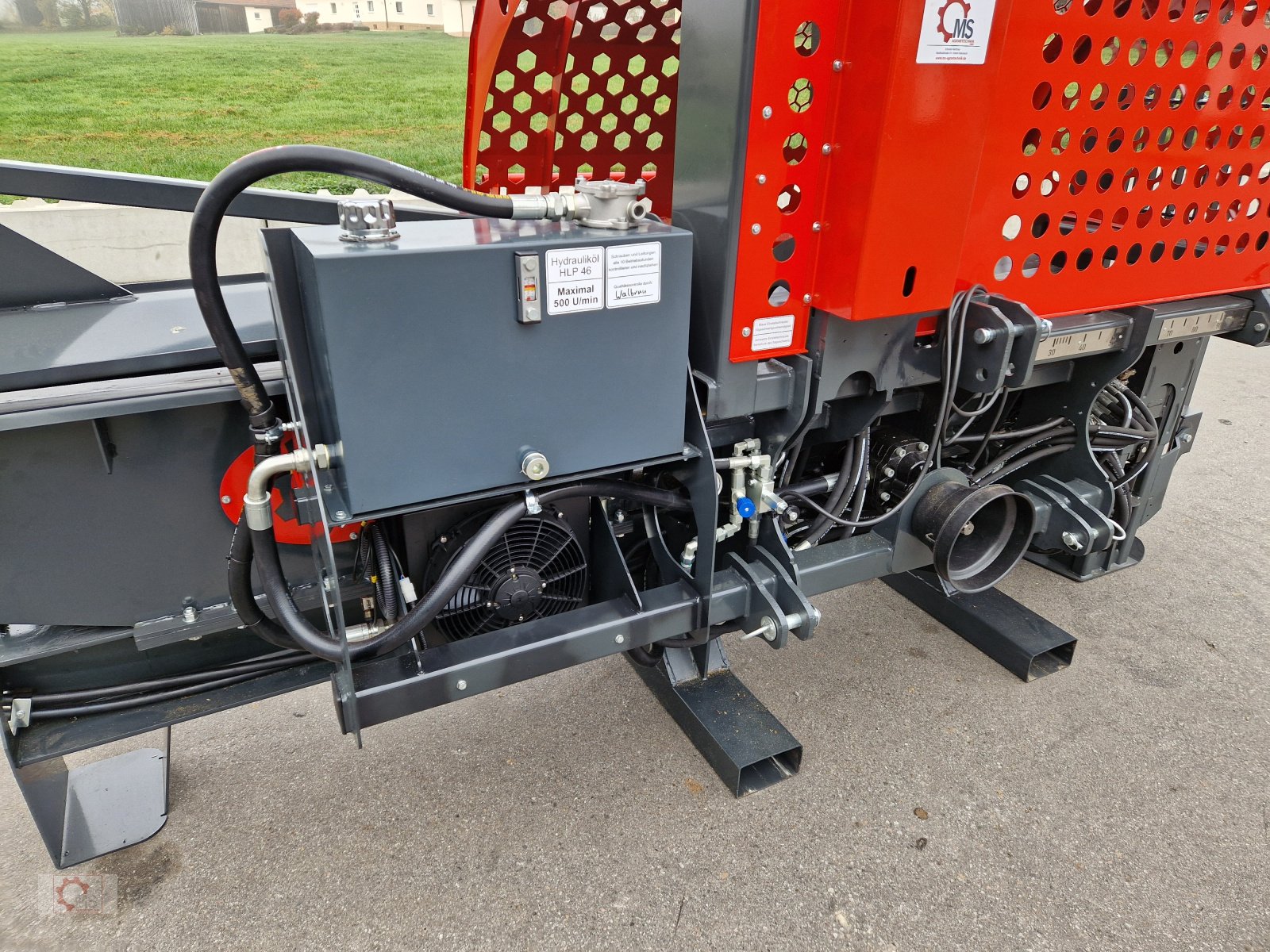 Sägeautomat & Spaltautomat of the type MS Splitter 1500 22to 50cm Durchmesser 1m Scheitlänge Ölkühler Sägespaltautomat, Neumaschine in Tiefenbach (Picture 9)