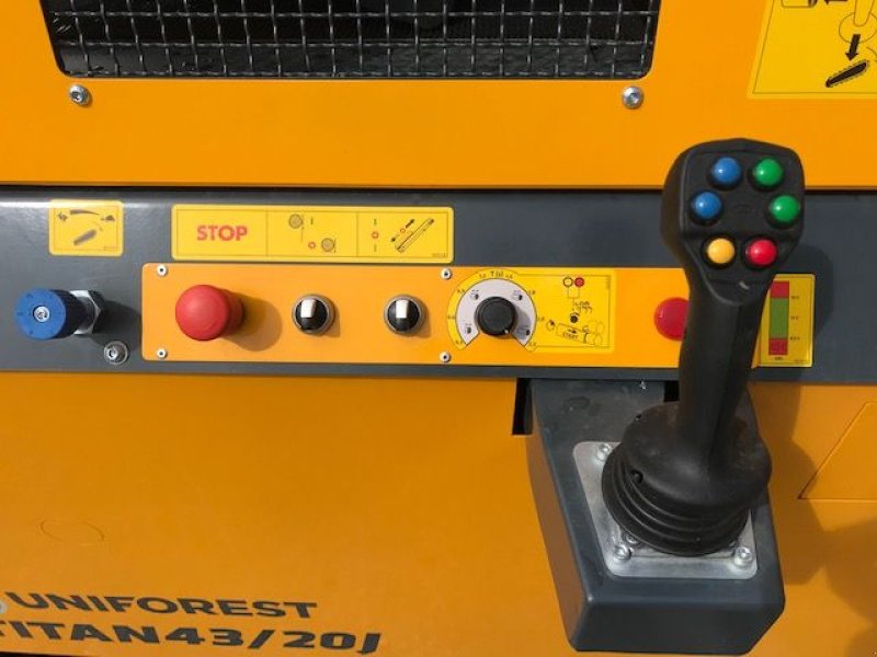 Sägeautomat & Spaltautomat van het type Uniforest Sägespaltautomat Titan 43/20J CD+E Joystick, Neumaschine in Tamsweg (Foto 12)