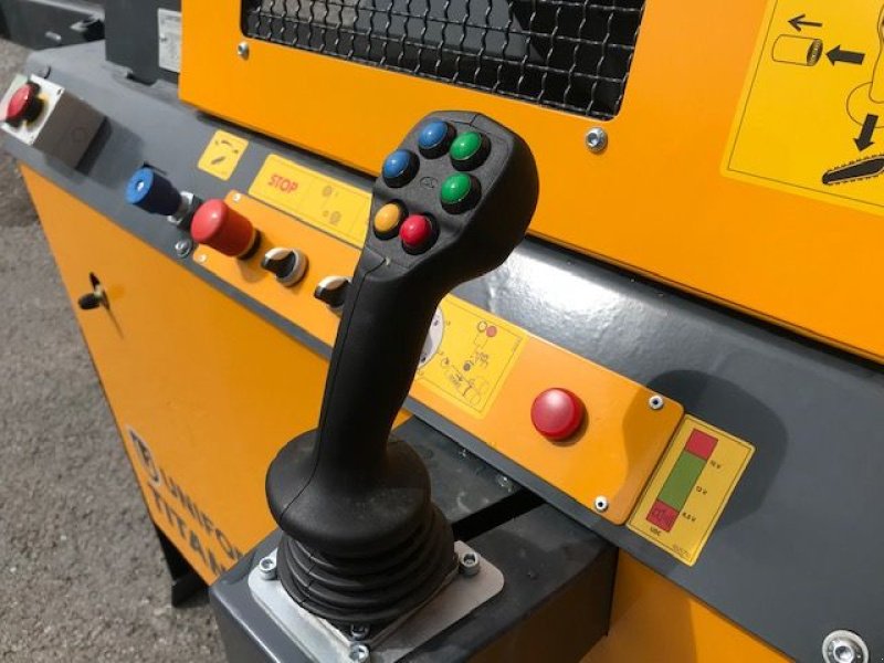 Sägeautomat & Spaltautomat des Typs Uniforest Sägespaltautomat Titan 43/20J CD+E Joystick, Neumaschine in Tamsweg (Bild 13)