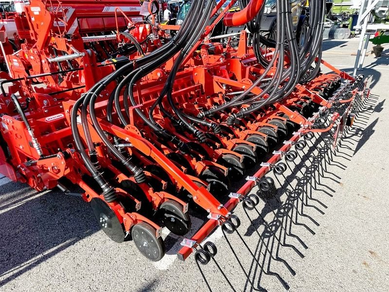 Sämaschine of the type Maschio /Gaspardo Säkombination 5 m klappbar / Fronttank, Neumaschine in St. Marienkirchen (Picture 12)