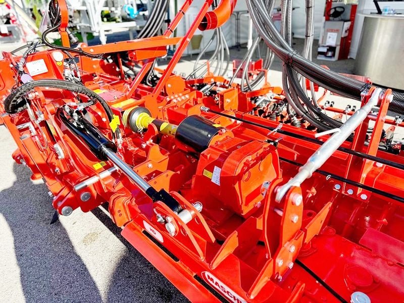 Sämaschine of the type Maschio /Gaspardo Säkombination 5 m klappbar / Fronttank, Neumaschine in St. Marienkirchen (Picture 13)