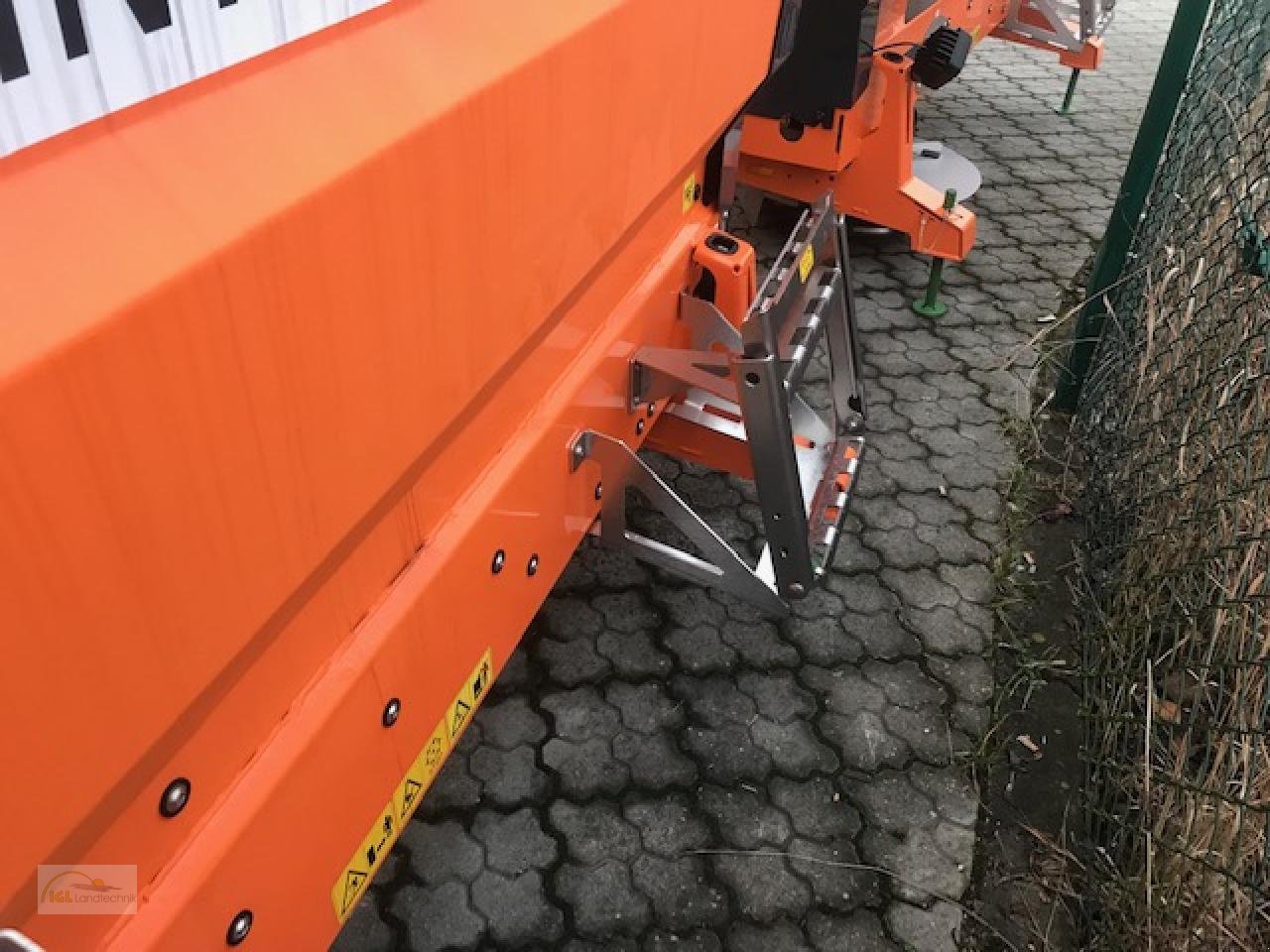 Sandstreuer & Salzstreuer van het type Amazone IceTiger Orange, Neumaschine in Pfreimd (Foto 4)