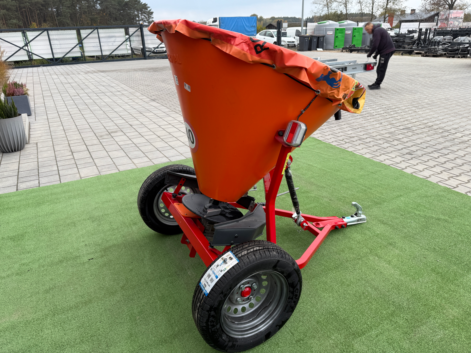 Sandstreuer & Salzstreuer типа Dexwal Salzstreuer mit Abdeckplane Streuer Saltstreuer 300L Antreib vom Rad Winterdienst ATV QUAD, Neumaschine в Neuhardenberg (Фотография 4)