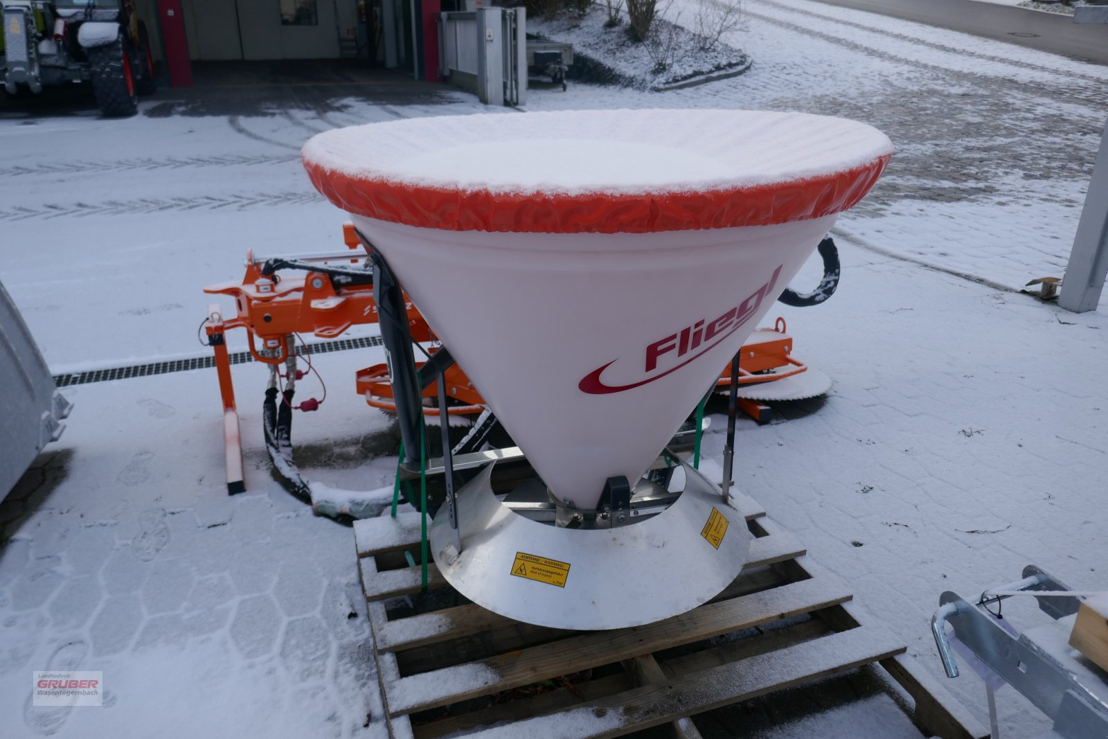 Sandstreuer & Salzstreuer van het type Fliegl Salzstreuer 400l, Neumaschine in Dorfen (Foto 1)