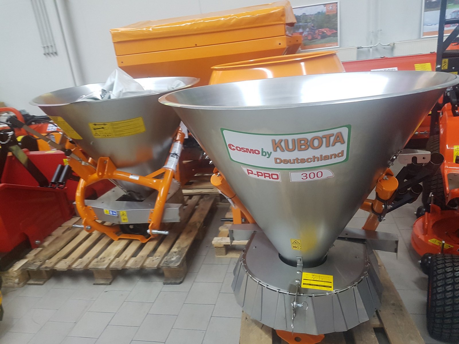 Sandstreuer & Salzstreuer za tip Kubota P-Pro 300, Neumaschine u Olpe (Slika 2)