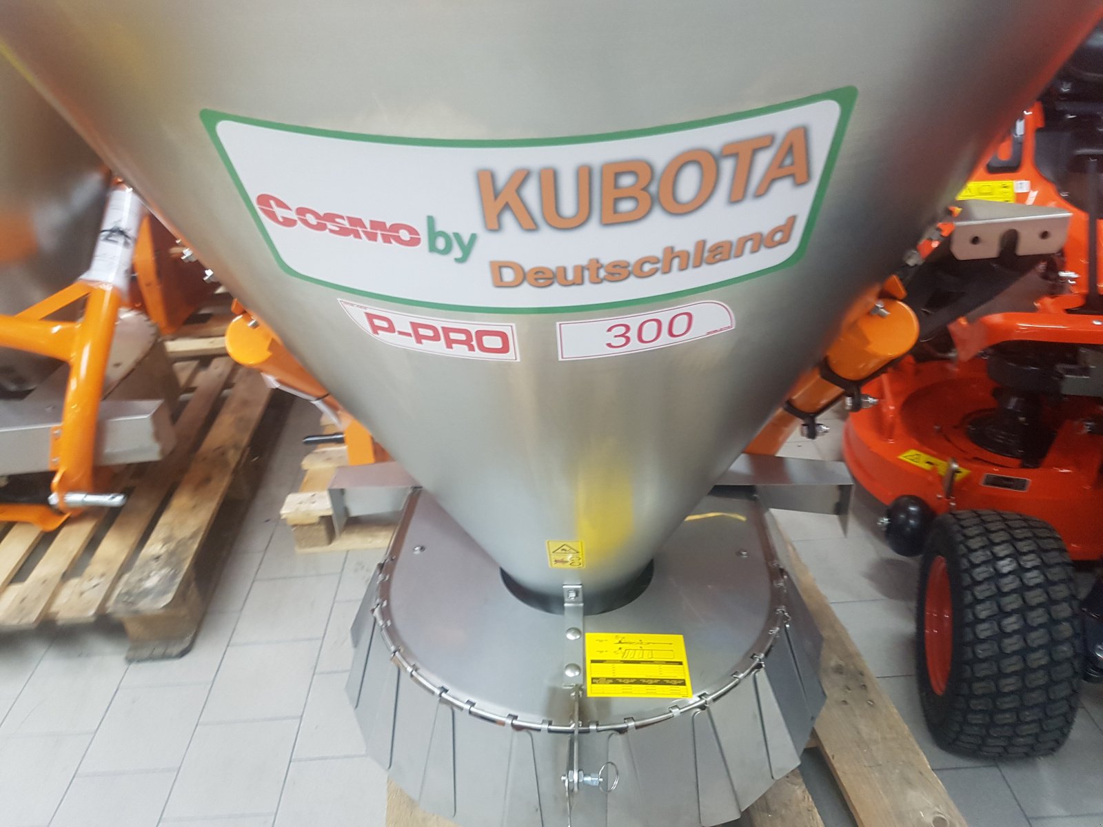 Sandstreuer & Salzstreuer za tip Kubota P-Pro 300, Neumaschine u Olpe (Slika 3)