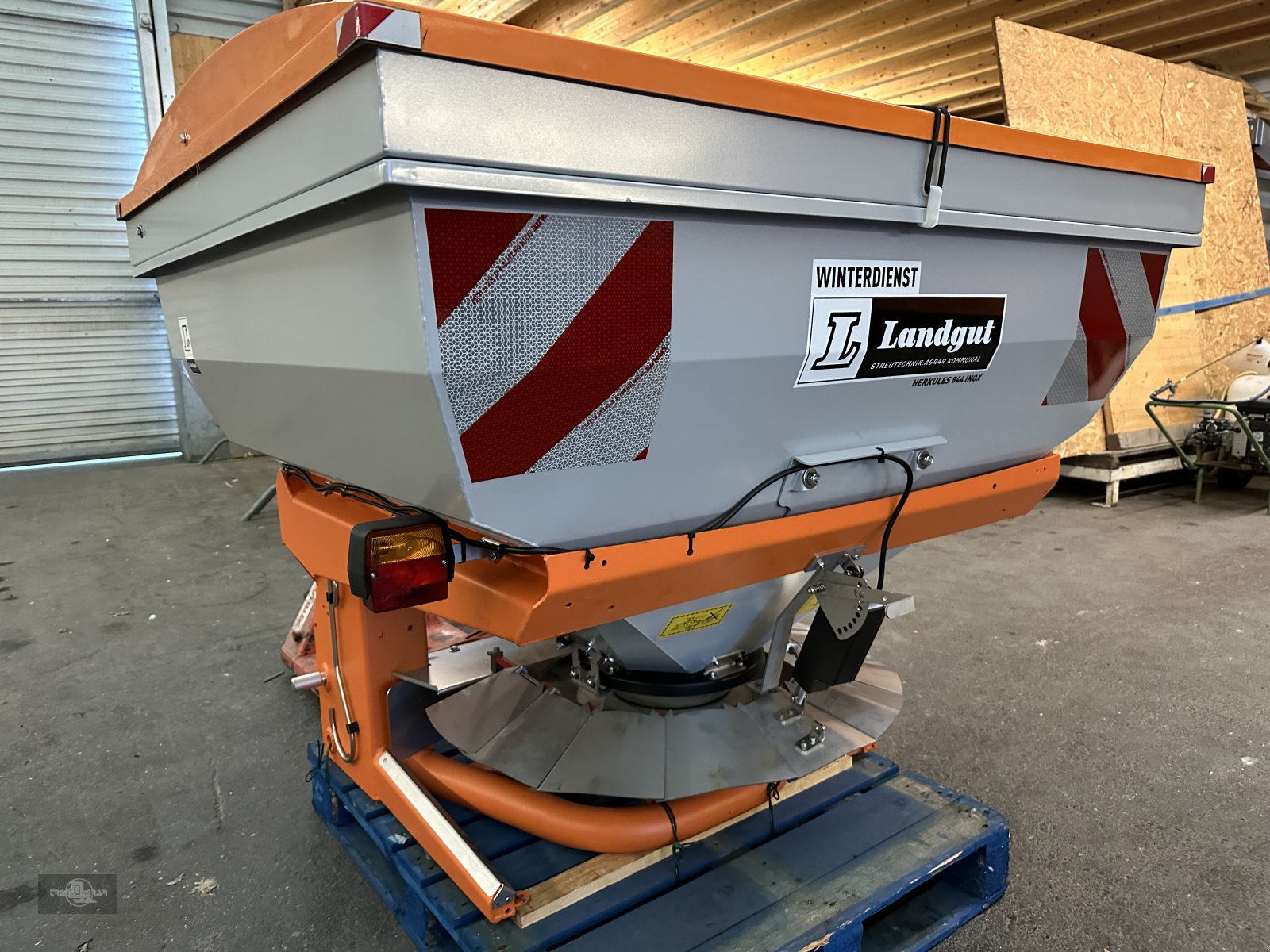 Sandstreuer & Salzstreuer от тип Landgut Herkules 844 INOX Splitt und Salzstreuer, Neumaschine в Rankweil (Снимка 7)