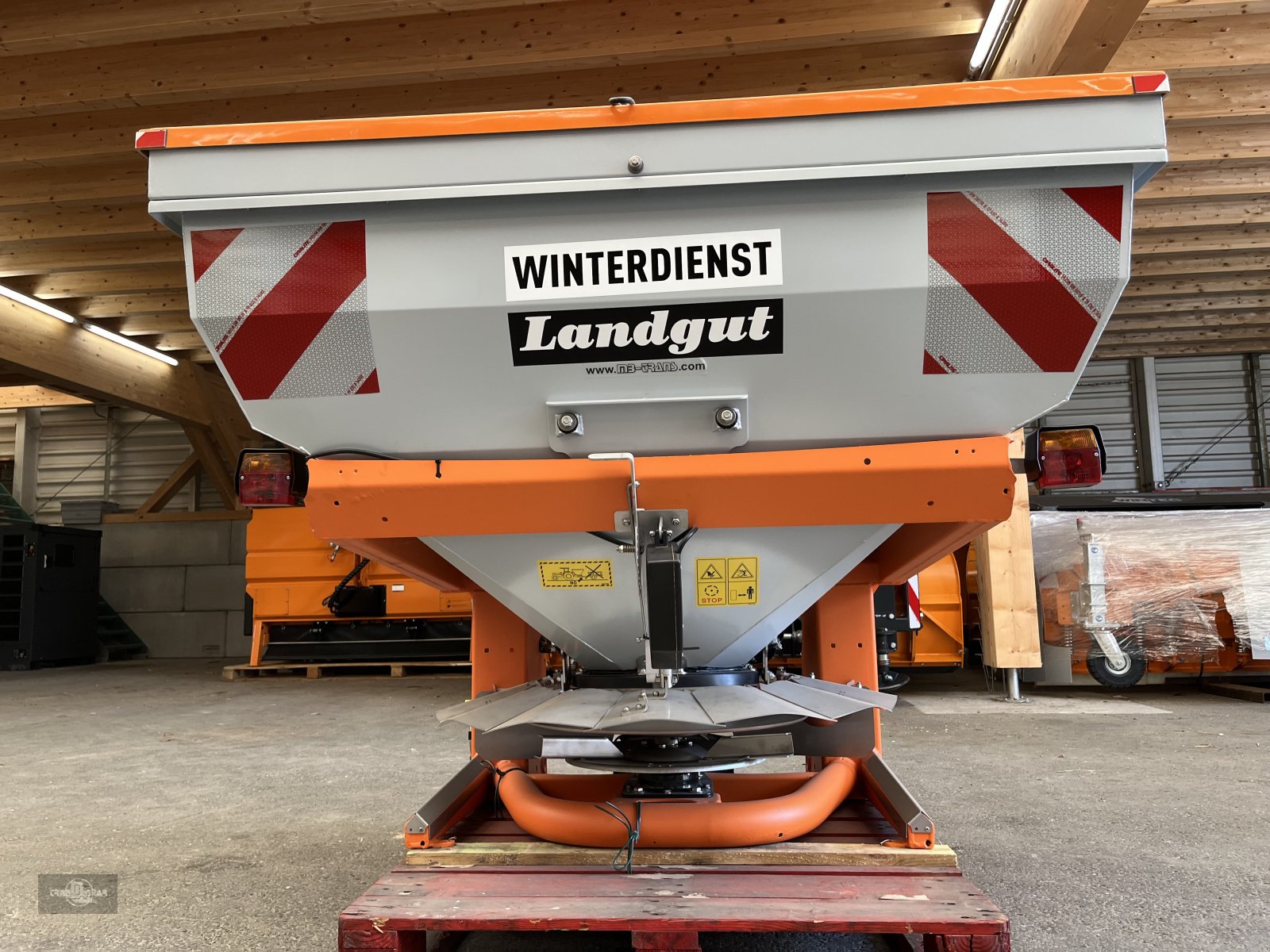 Sandstreuer & Salzstreuer del tipo Landgut Herkules 844 INOX Splitt und Salzstreuer, Neumaschine In Rankweil (Immagine 16)