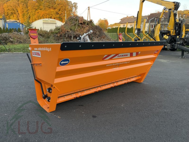 Sandstreuer & Salzstreuer van het type Lesnik PL23 Selbstlade Walzenstreuer, Neumaschine in Pirching am Traubenberg (Foto 1)