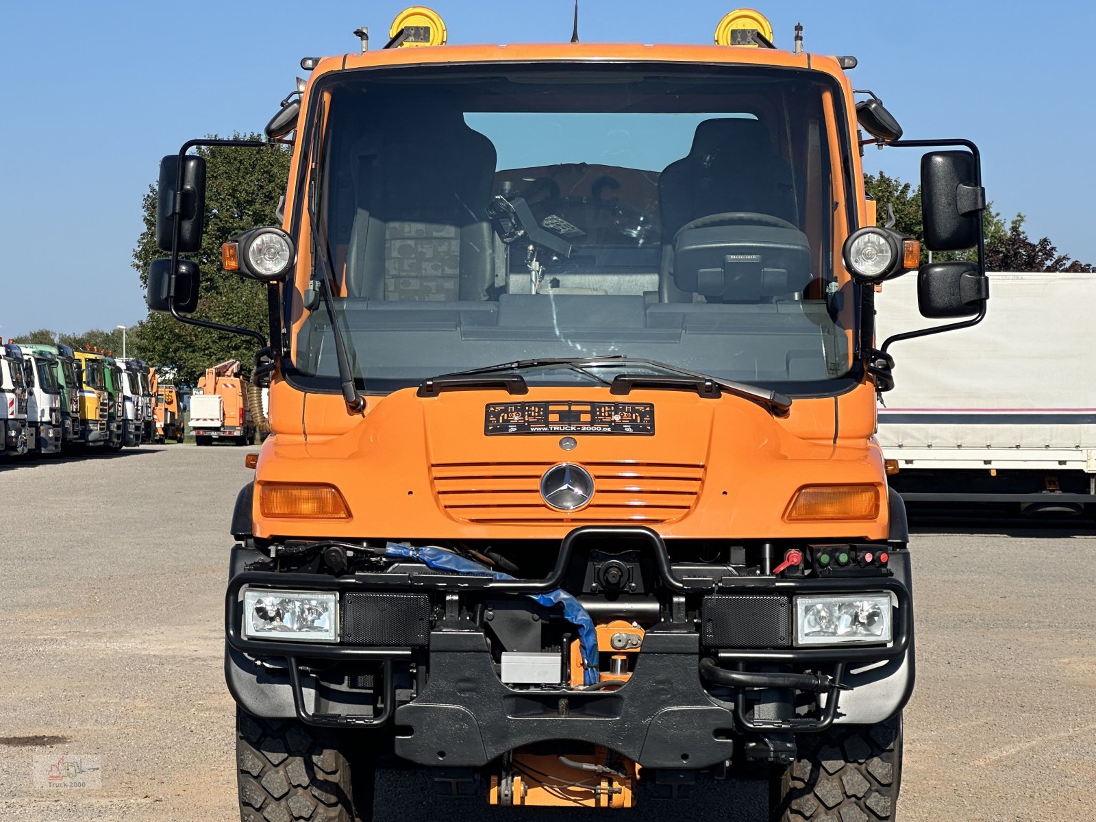 Sandstreuer & Salzstreuer des Typs Mercedes-Benz Unimog U 400, Gebrauchtmaschine in Sottrum (Bild 2)