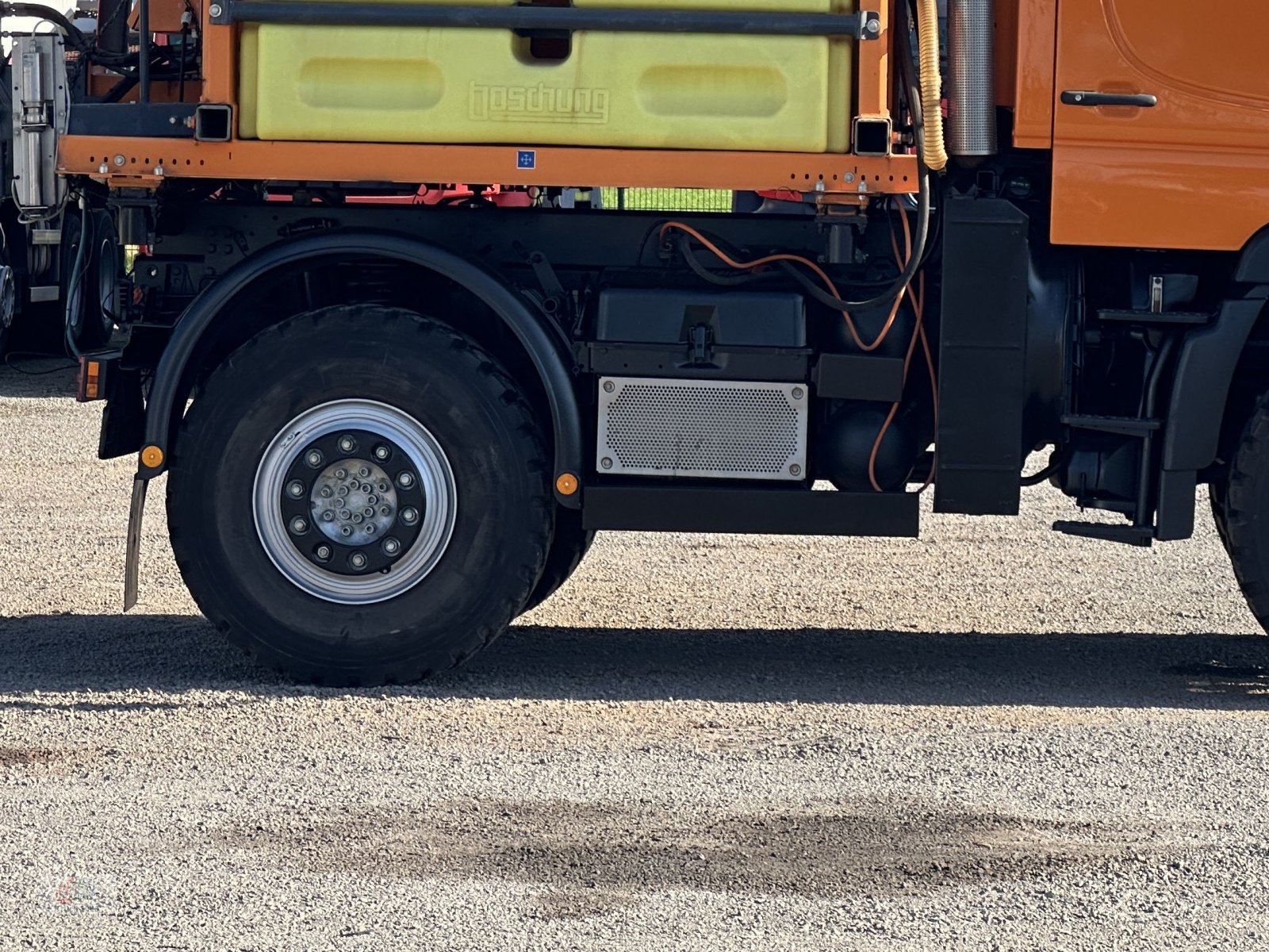 Sandstreuer & Salzstreuer des Typs Mercedes-Benz Unimog U 400, Gebrauchtmaschine in Sottrum (Bild 5)