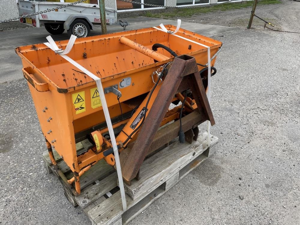 Sandstreuer & Salzstreuer of the type Wiedenmann WEIDEMANN Combi Sand 5000  1,2 mtr. Valseudlægger, Gebrauchtmaschine in Dronninglund (Picture 2)