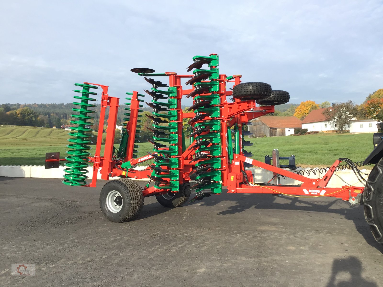 Scheibenegge van het type Agro-Masz BTC50H gezogen Druckluftbremse 560er Scheiben, Neumaschine in Tiefenbach (Foto 1)