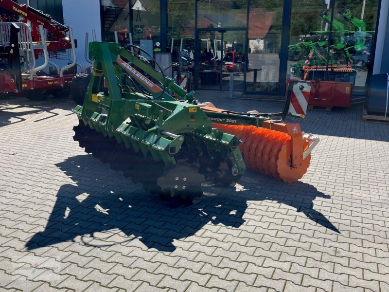 Scheibenegge des Typs Amazone Catros + 3001, Neumaschine in Treuchtlingen (Bild 1)