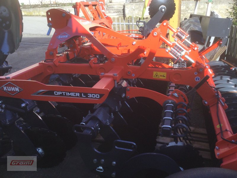 Scheibenegge van het type Kuhn Optimer L 300, Mietmaschine in Kößlarn (Foto 1)