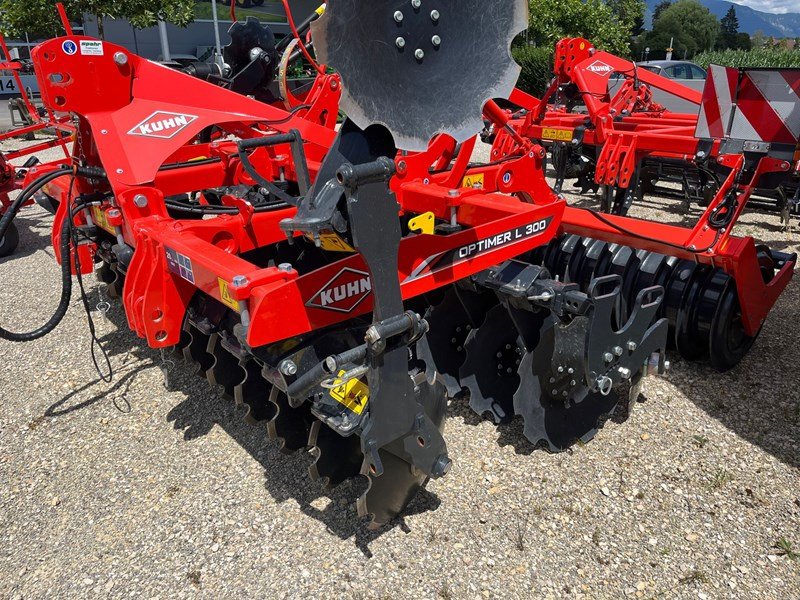 Scheibenegge des Typs Kuhn Optimer L300, Ausstellungsmaschine in Lengnau (Bild 1)