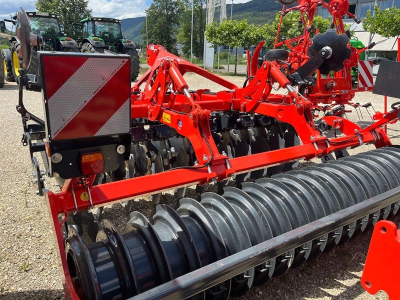 Scheibenegge van het type Kuhn Optimer L300, Ausstellungsmaschine in Lengnau (Foto 2)