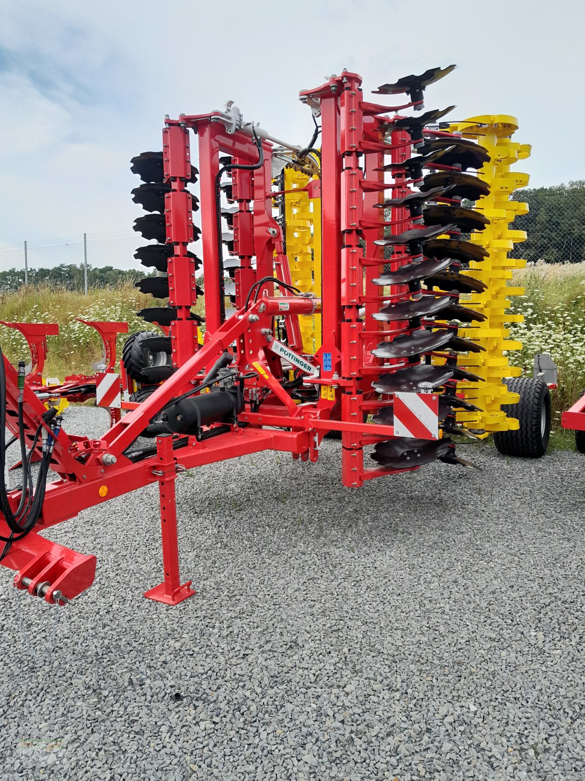 Scheibenegge tipa Pöttinger Terradisc 6001 T, Neumaschine u Ingelfingen-Stachenhausen (Slika 1)