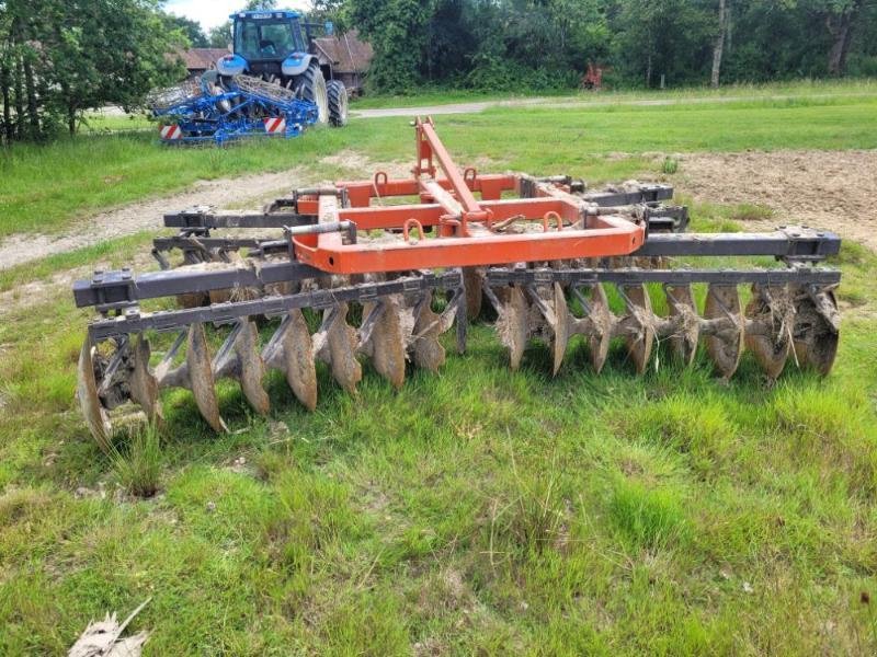 Scheibenegge Türe ait Razol Marque Razol, Gebrauchtmaschine içinde BRAY en Val