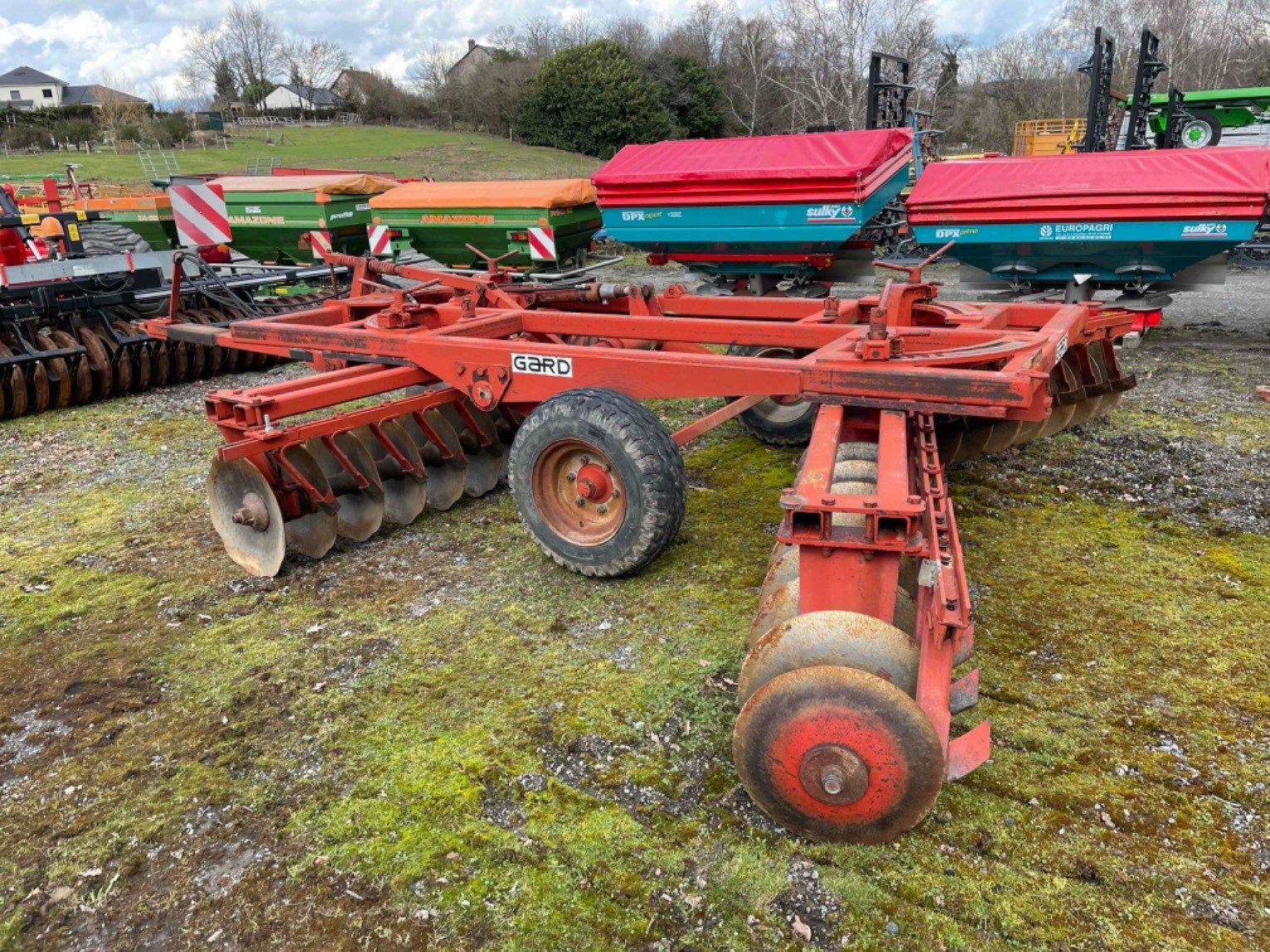 Scheibenegge des Typs Sonstige 32 disques, Gebrauchtmaschine in LA SOUTERRAINE (Bild 2)