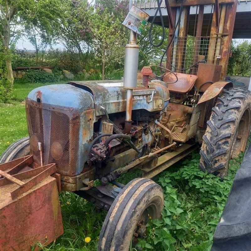 Scherenarbeitsbühne tip Ford Fordson Major M.Byggelift. Sælges lige nu på auktion , på "www.retrade.dk", Gebrauchtmaschine in Faaborg (Poză 3)