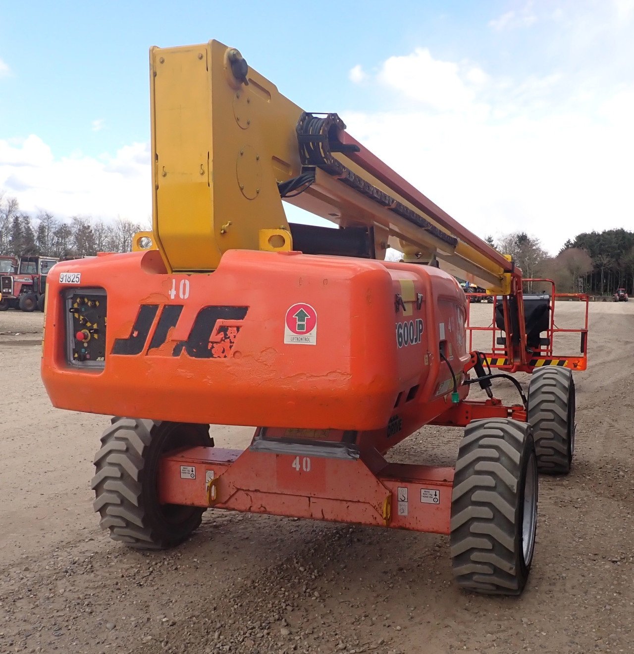 Scherenarbeitsbühne del tipo JLG E600JP, Gebrauchtmaschine en Viborg (Imagen 7)