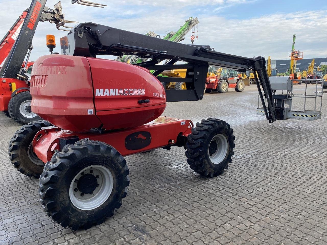 Scherenarbeitsbühne du type Manitou 180ATJ 2 RC, Gebrauchtmaschine en Skive (Photo 4)