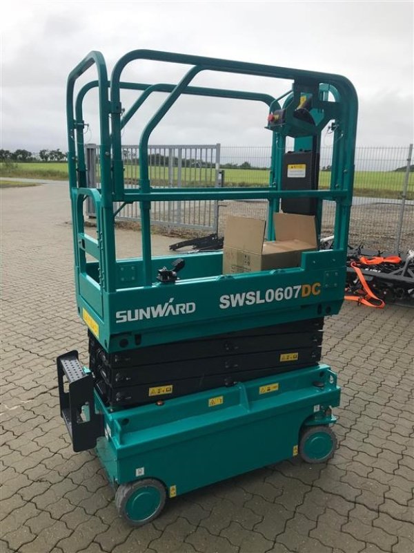 Scherenarbeitsbühne от тип Sunward Sunward 6 meter fabriksny saxlift personlift, Gebrauchtmaschine в Vinderup (Снимка 3)