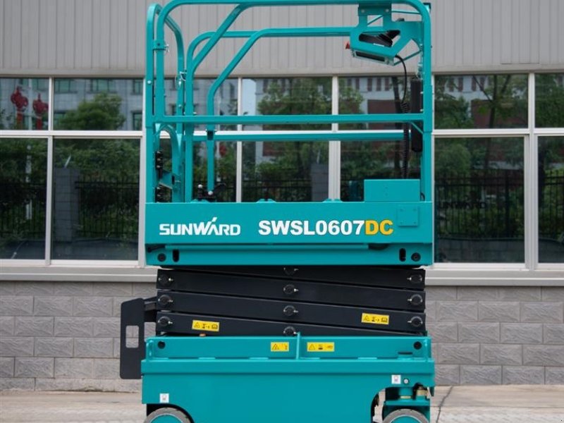 Scherenarbeitsbühne от тип Sunward Sunward SWSL 0607DC, Gebrauchtmaschine в Vinderup (Снимка 1)