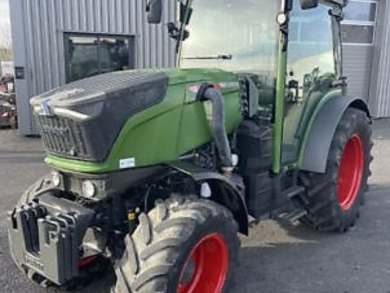 Schmalspurtraktor of the type Fendt 211F, Gebrauchtmaschine in Carcassonne (Picture 1)