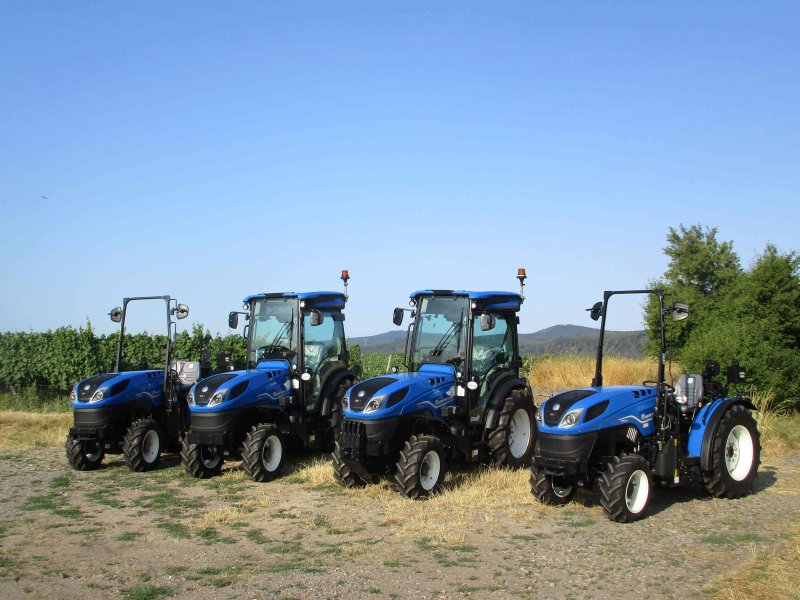 Schmalspurtraktor typu New Holland Neue Generation, Neumaschine v Niederkirchen