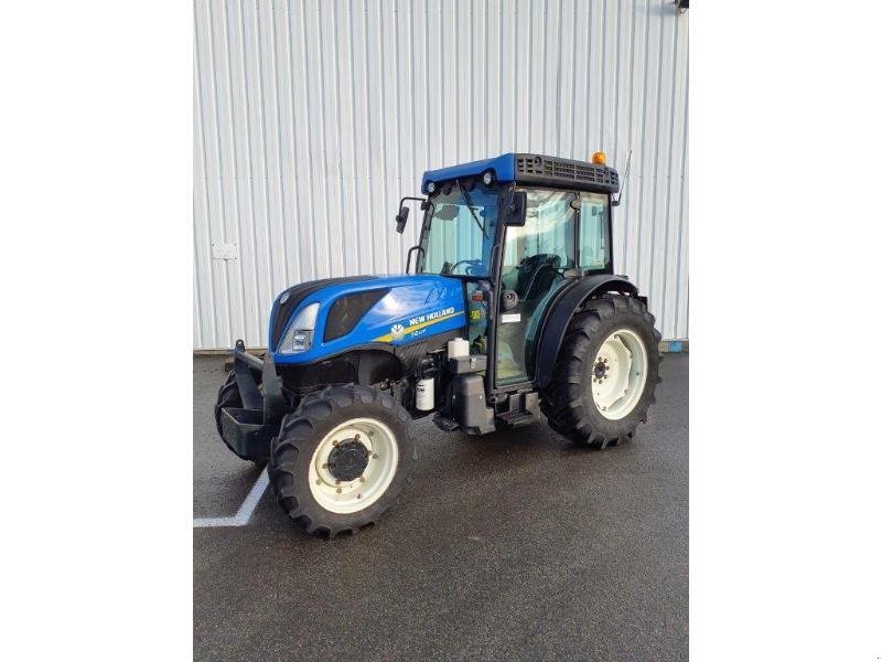 Schmalspurtraktor des Typs New Holland T4-100F, Gebrauchtmaschine in ANTIGNY (Bild 1)