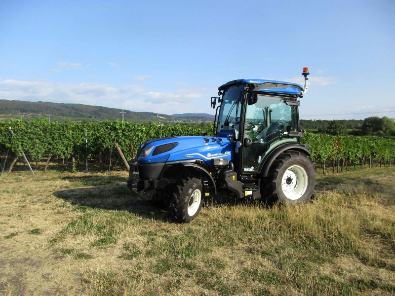 Schmalspurtraktor van het type New Holland T4.100V neue Generation, Gebrauchtmaschine in Niederkirchen