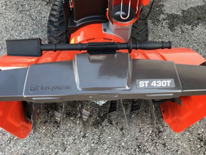 Schneefräse van het type Husqvarna Schneefräse ST430T Raupenantrieb 12,5PS, Neumaschine in Tamsweg (Foto 4)