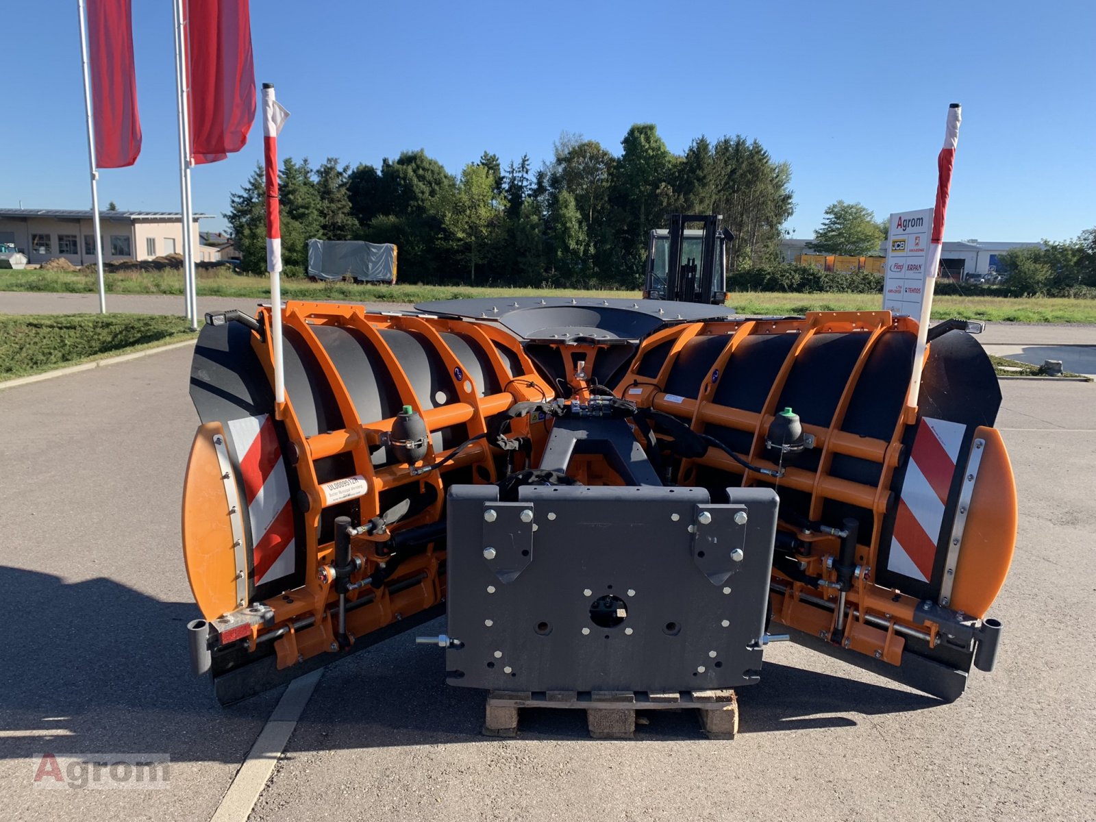 Schneepflug des Typs Gmeiner Unix LN32u, Neumaschine in Meißenheim-Kürzell (Bild 3)