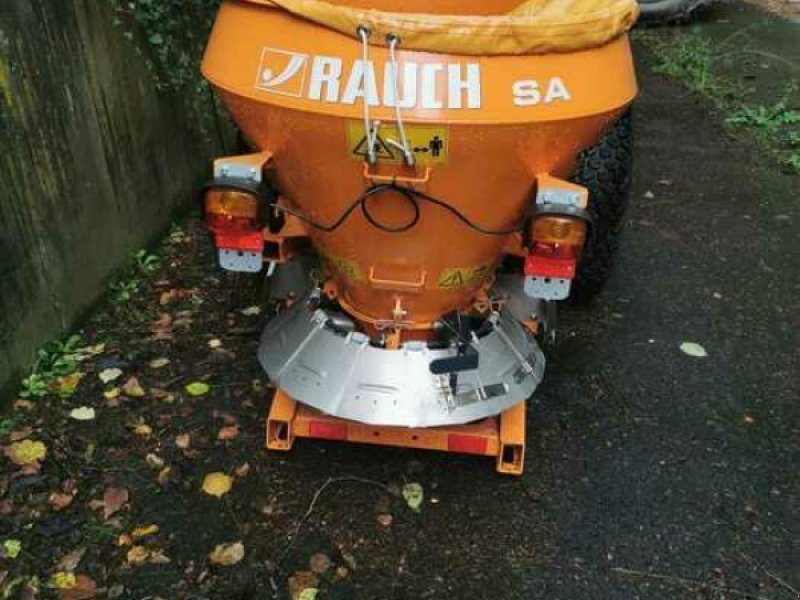 Schneepflug tip Iseki Schleuderstreuer SA 250, Gebrauchtmaschine in Donaueschingen