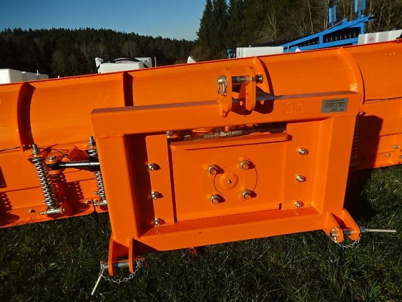 Schneepflug от тип M&H 3,3 Meter- NEU- SP-330 - Schneeschild- Schneepflug - Schwere Ausführung- hydraulisch schwenkbar, Neumaschine в Neureichenau (Снимка 8)