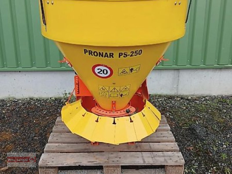 Schneepflug от тип PRONAR PS-250M Sand-/Salzstreuer, Neumaschine в Ostheim/Rhön (Снимка 1)