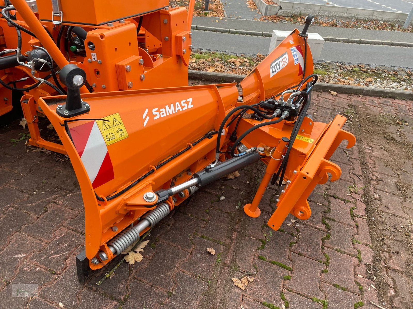 Schneepflug des Typs SaMASZ City 180, Neumaschine in Bad Kötzting (Bild 4)