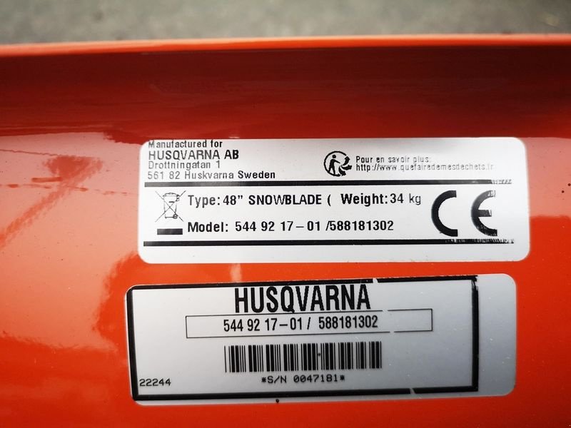 Schneeräumschild of the type Husqvarna SB 122 Schneeschild zu Rasentraktor, Neumaschine in St. Marienkirchen (Picture 6)