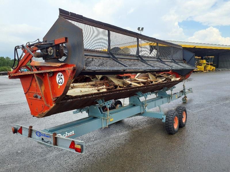 Schneidwerk of the type Case IH 1030, Gebrauchtmaschine in ANTIGNY