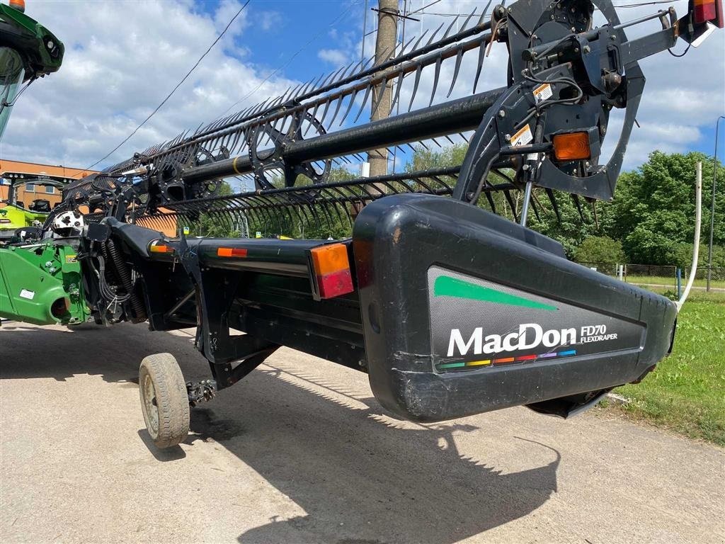 Schneidwerk van het type MacDon FD70 12 Meter FlexDraper  John Deere adapter. 12 meter sejlskærebord. To stk til salg, med vogn. Ring til Ulrik på 0045-40255544. Jeg snakker Jysk, tysk og engelsk., Gebrauchtmaschine in Kolding (Foto 7)