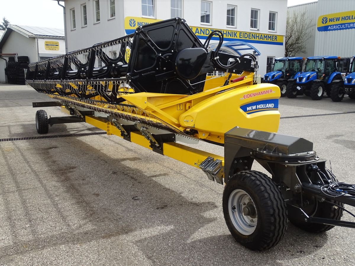 Schneidwerk of the type New Holland High Capacity 9,15m/30FT, Vorführmaschine in Burgkirchen (Picture 1)