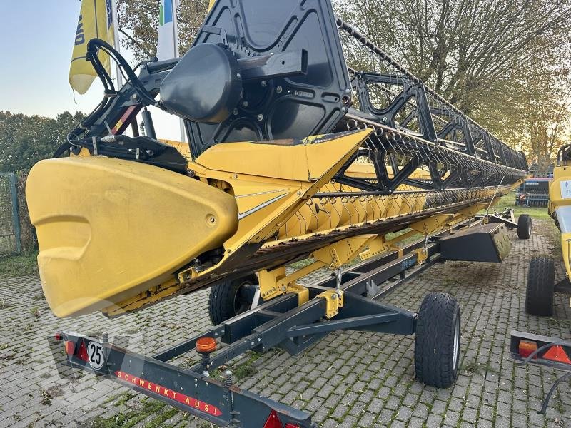 Schneidwerk от тип New Holland Schneidwerk 40 GHVF, Gebrauchtmaschine в Kleeth (Снимка 1)