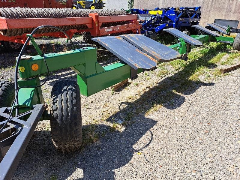 Schneidwerkswagen des Typs Perard 4R GC FR 900 MI, Gebrauchtmaschine in STENAY (Bild 2)