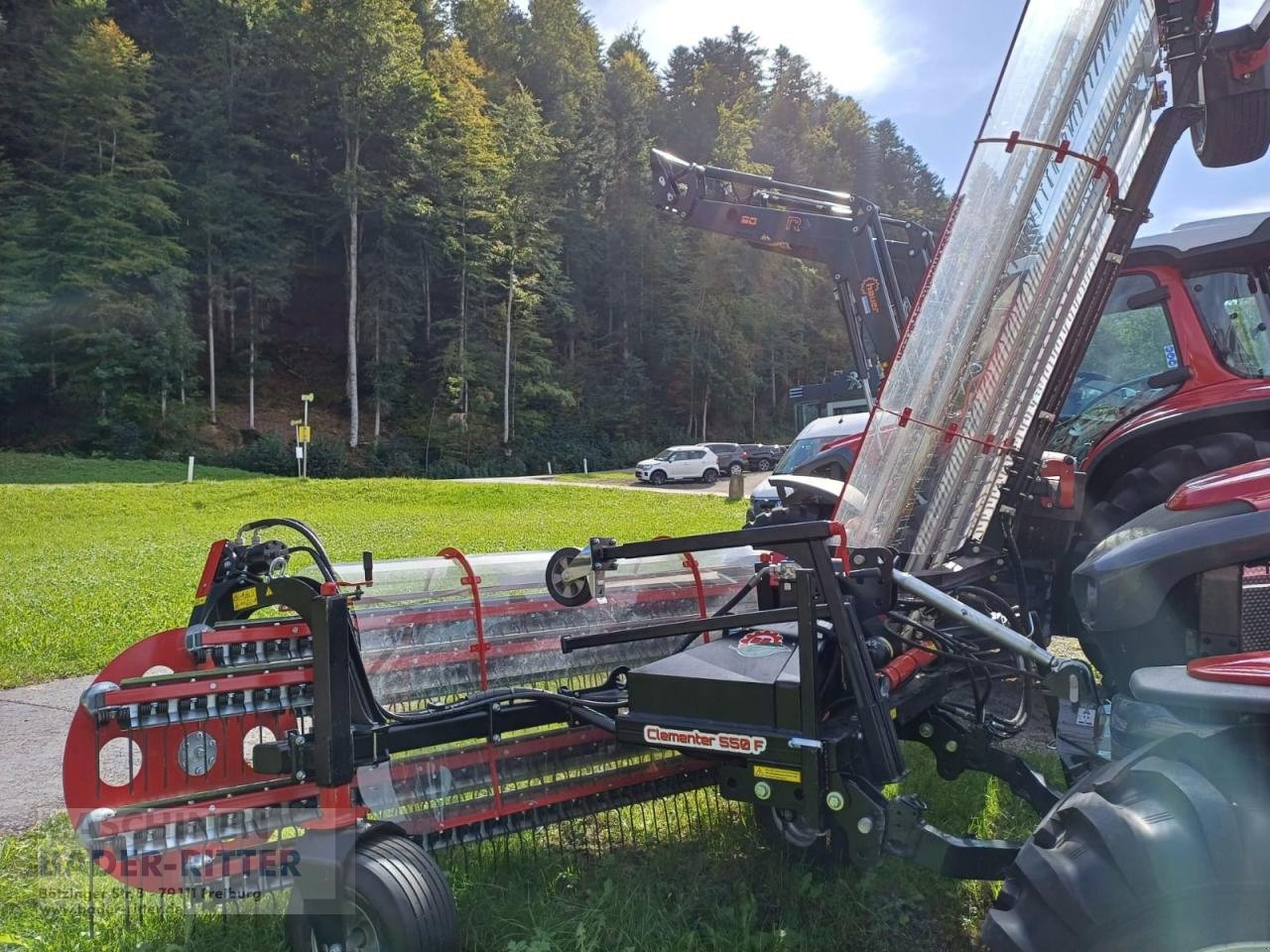 Schwader van het type BB-Umwelttechnik Clementer 550 F Vorführmaschine, Neumaschine in Freiburg (Foto 2)