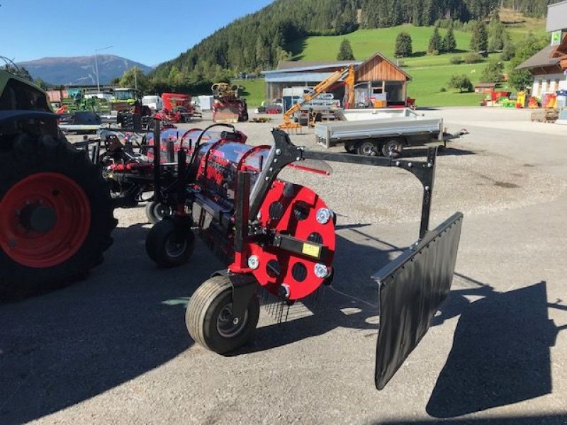 Schwader of the type BB-Umwelttechnik Kammschwader Clementer 550F Vorführer, Vorführmaschine in Tamsweg (Picture 12)