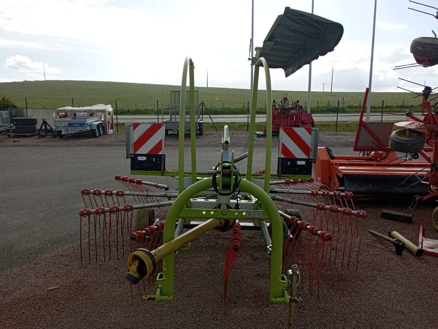 Schwader des Typs CLAAS Andaineur Liner 420 Claas, Gebrauchtmaschine in LA SOUTERRAINE (Bild 3)