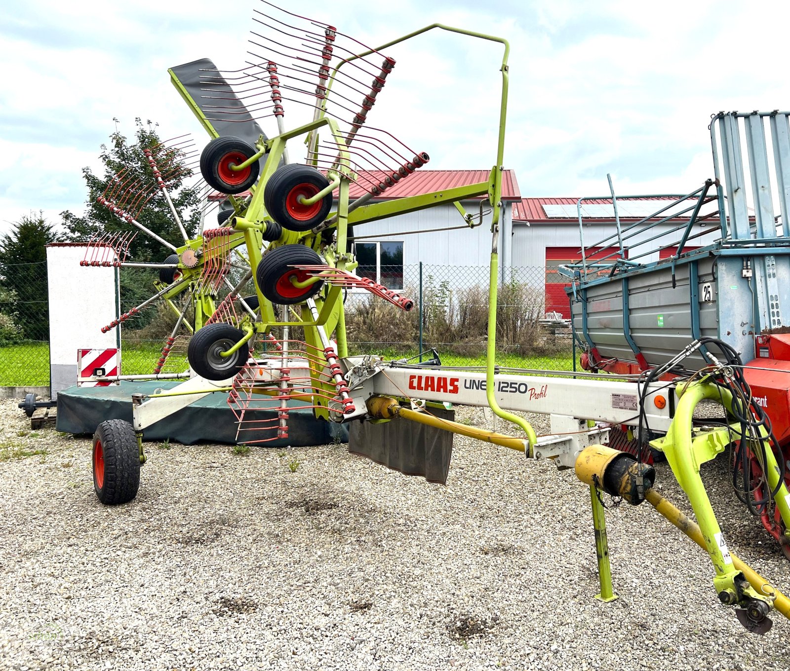 Schwader van het type CLAAS Liner 1250 Profil mit Nachtschwad-Funktion und zweitem Schwadtuch - Seitenschwader, Gebrauchtmaschine in Burgrieden (Foto 1)