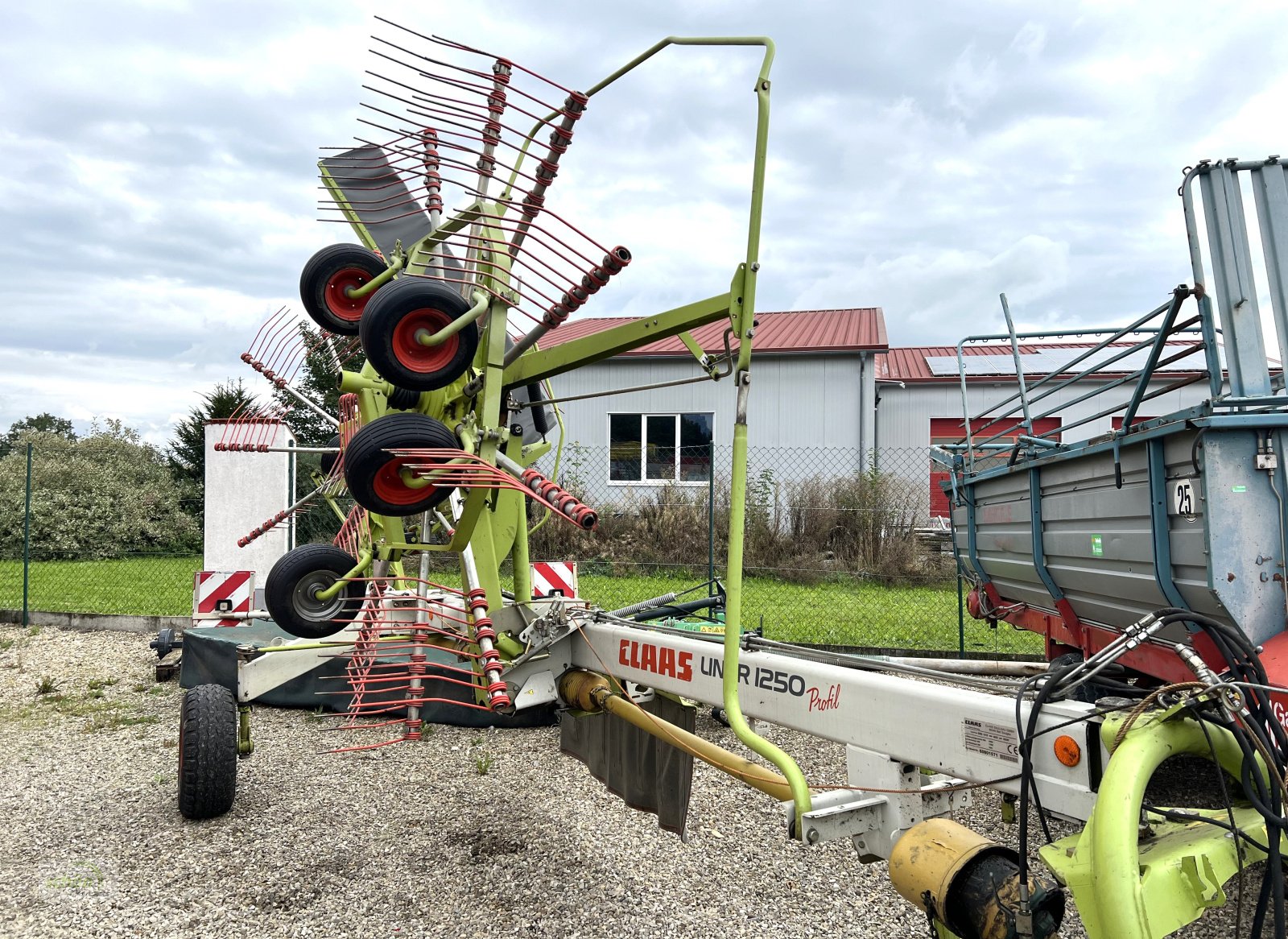 Schwader za tip CLAAS Liner 1250 Profil mit Nachtschwad-Funktion und zweitem Schwadtuch - Seitenschwader, Gebrauchtmaschine u Burgrieden (Slika 3)